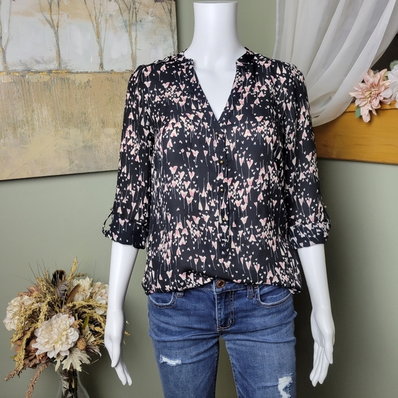 LC Lauren Conrad Tops - Lauren Conrad Floral Heart Print V-neck Button Down Blouse